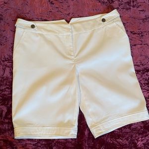 White cotton Bermuda shorts